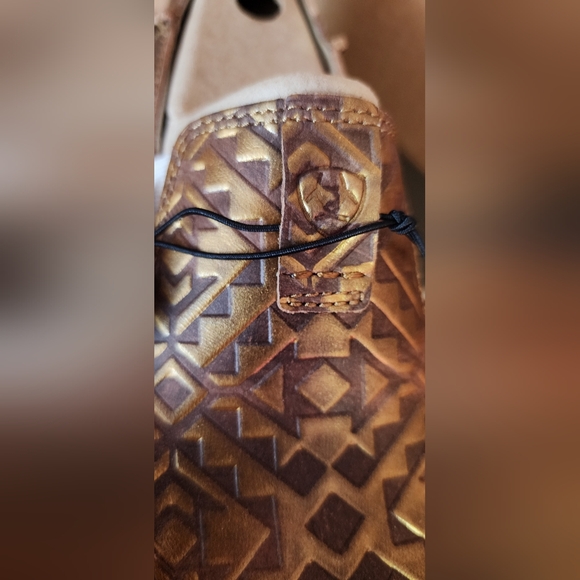 ARIAT COPPER BLANKET EMBOSS NEW‎ IN BOX With Wrapping Two Sz 10 Sz 8.5 - Picture 6 of 15